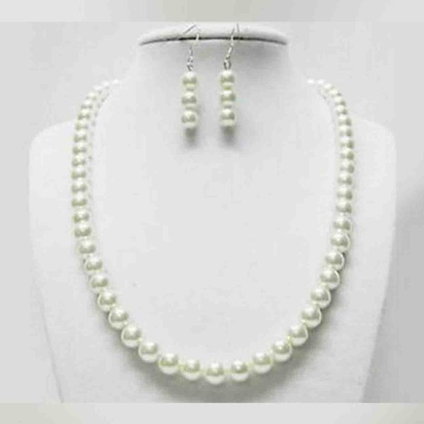 Elegant Pearl Set - Jewelry to Pakistan. A necklace and a pair of earrings made of white pearls.